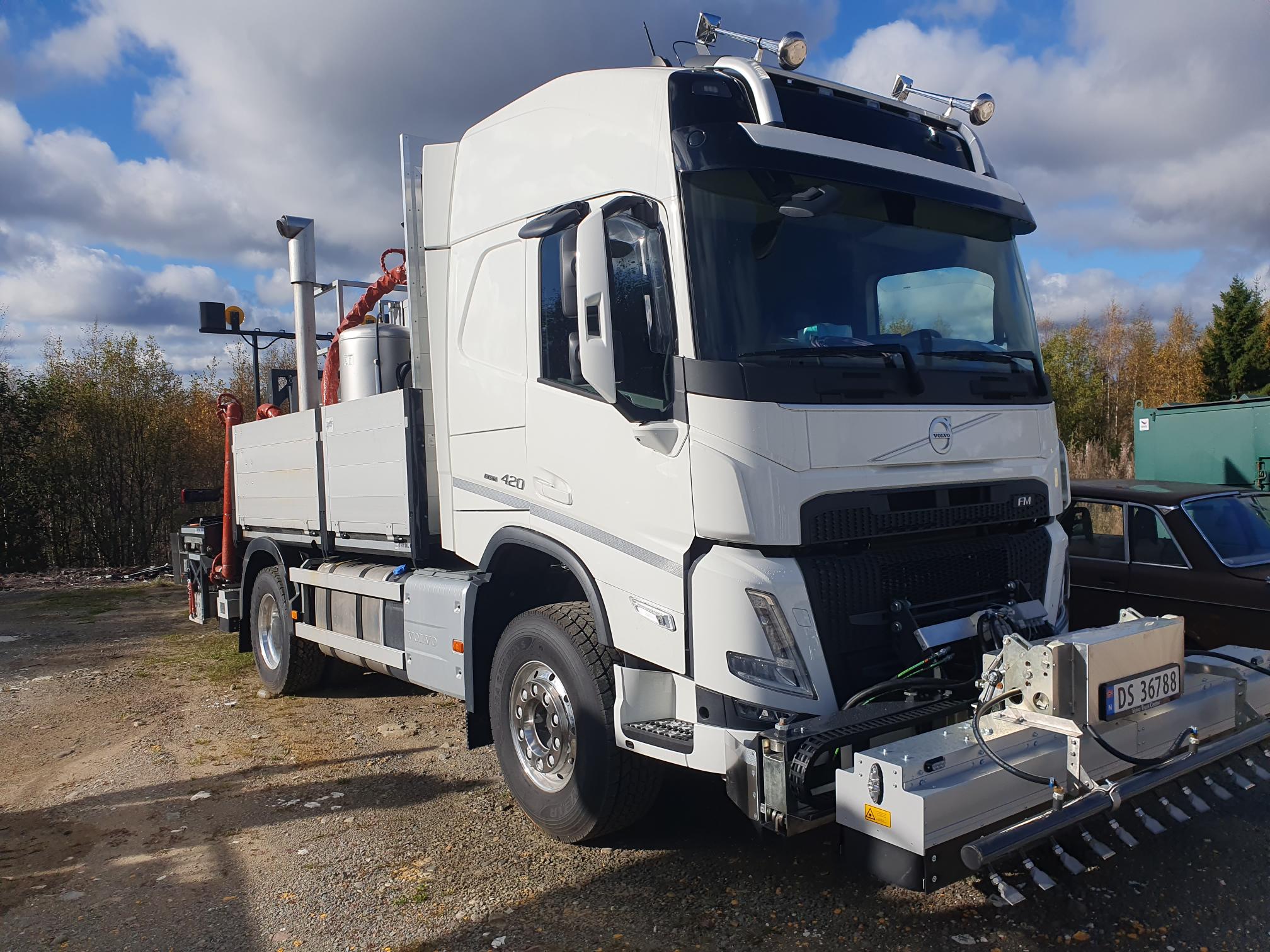 Trafficprinter® built on a Volvo FM 420HP 4x2 chassis.